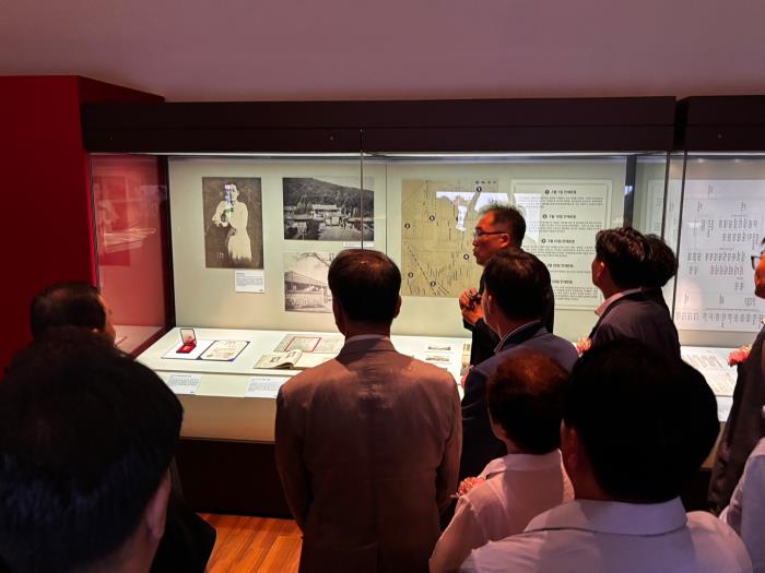 ▲ 광복80주년, 김세환 서거 80주기 수원박물관 특별기획전 참석